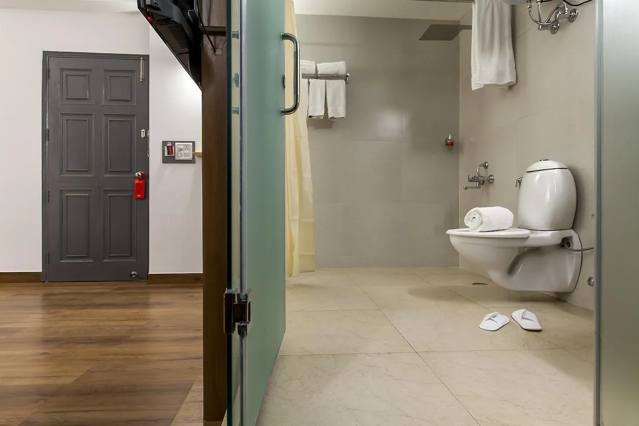 Oyo Townhouse 1 Southcity Sohna Road Near Omaxe Gurgaon Mall 3*,