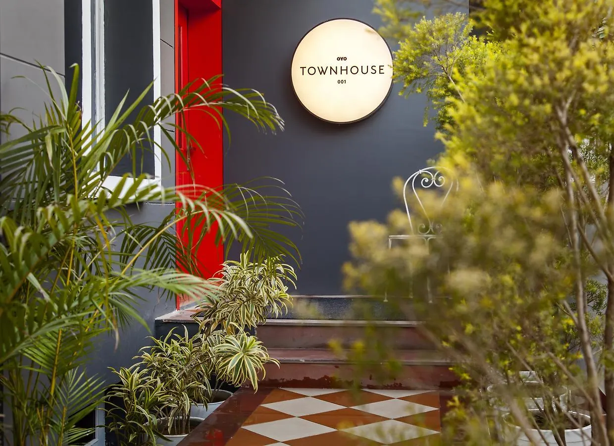Oyo Townhouse 1 Southcity Sohna Road Near Omaxe Gurgaon Mall 3*,