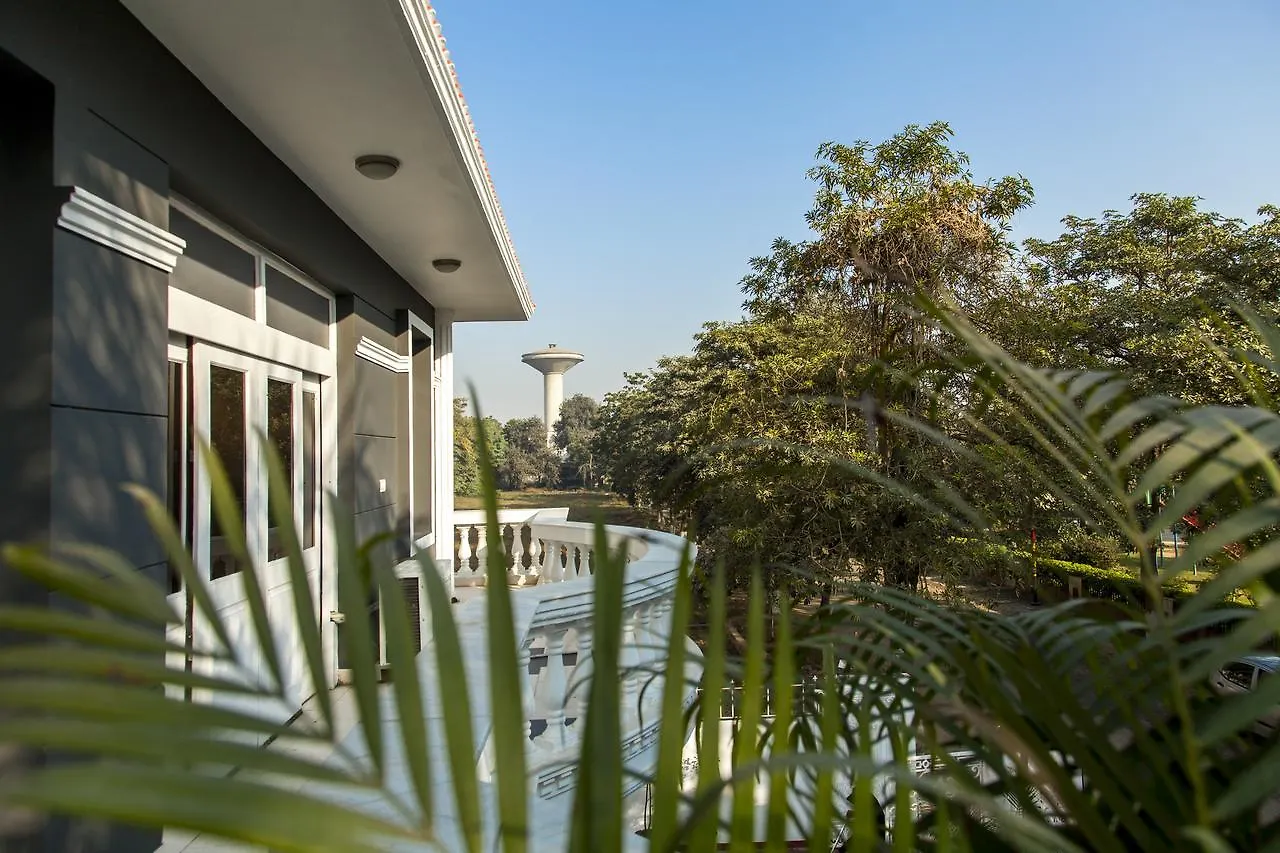 Oyo Townhouse 1 Southcity Sohna Road Near Omaxe Gurgaon Mall 3*,  India