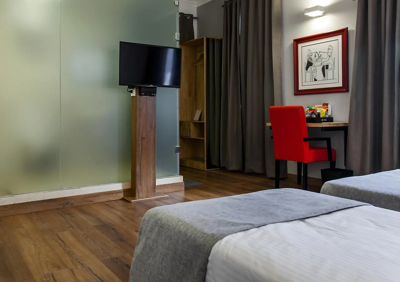 *** Hotel Oyo Townhouse 1 Southcity Sohna Road Near Omaxe Gurgaon Mall India